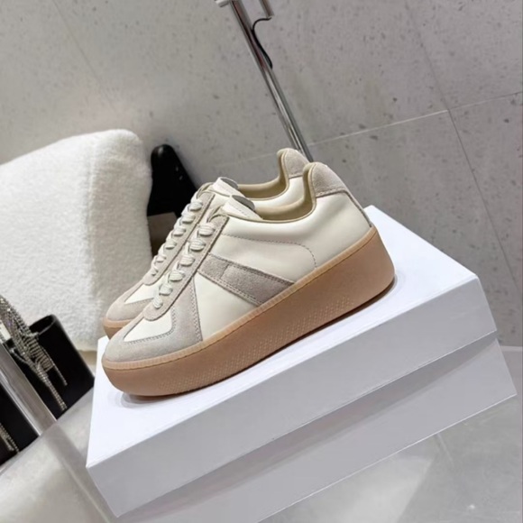 MM6 Maison Martin Margiela Beige and Cream Sneakers - Picture 4 of 9